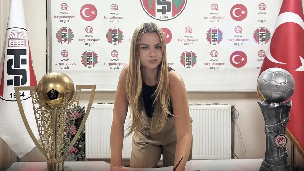 22 Yaşındaki Zeynep Mestan, Turgutluspor'un Teknik Direktörü Oldu