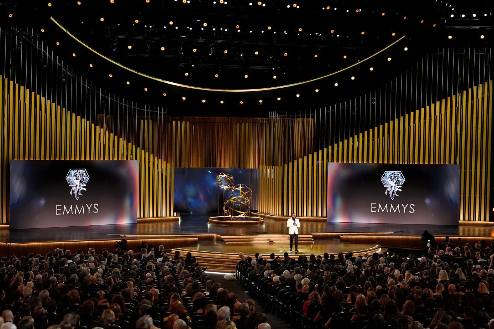 78. Emmy Ödülleri Sahiplerini Buldu: 'The Pitt' Zirvede, Rhys ve Smart Tarih Yazdı