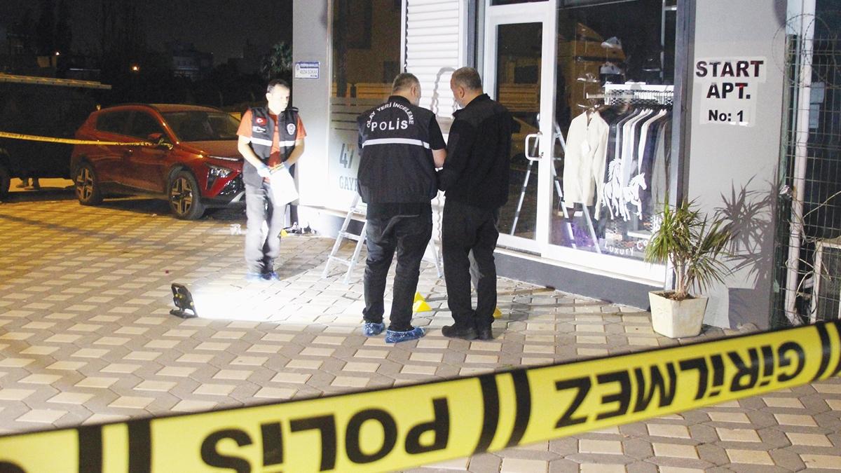 Adana'da Giyim Mağazasına Silahlı Saldırı: Boş Kovanlar Bulundu