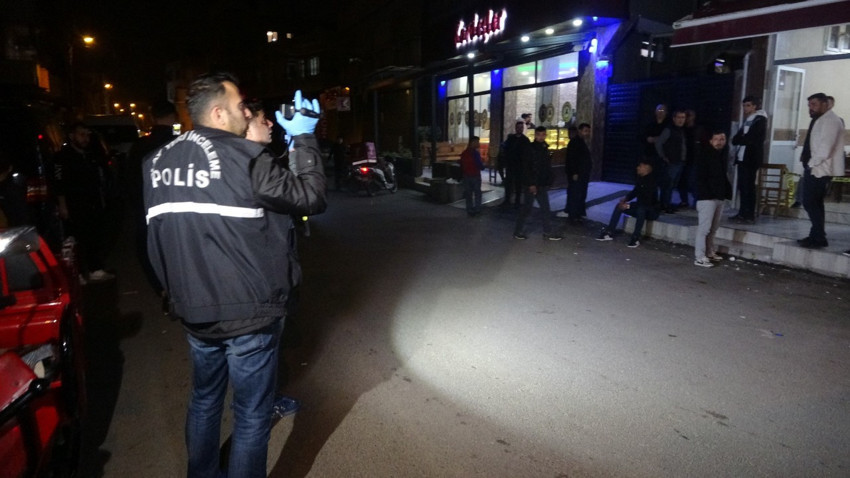 Adana'da Kahvehaneye Silahlı Saldırı: 3 Kişi Yaralandı