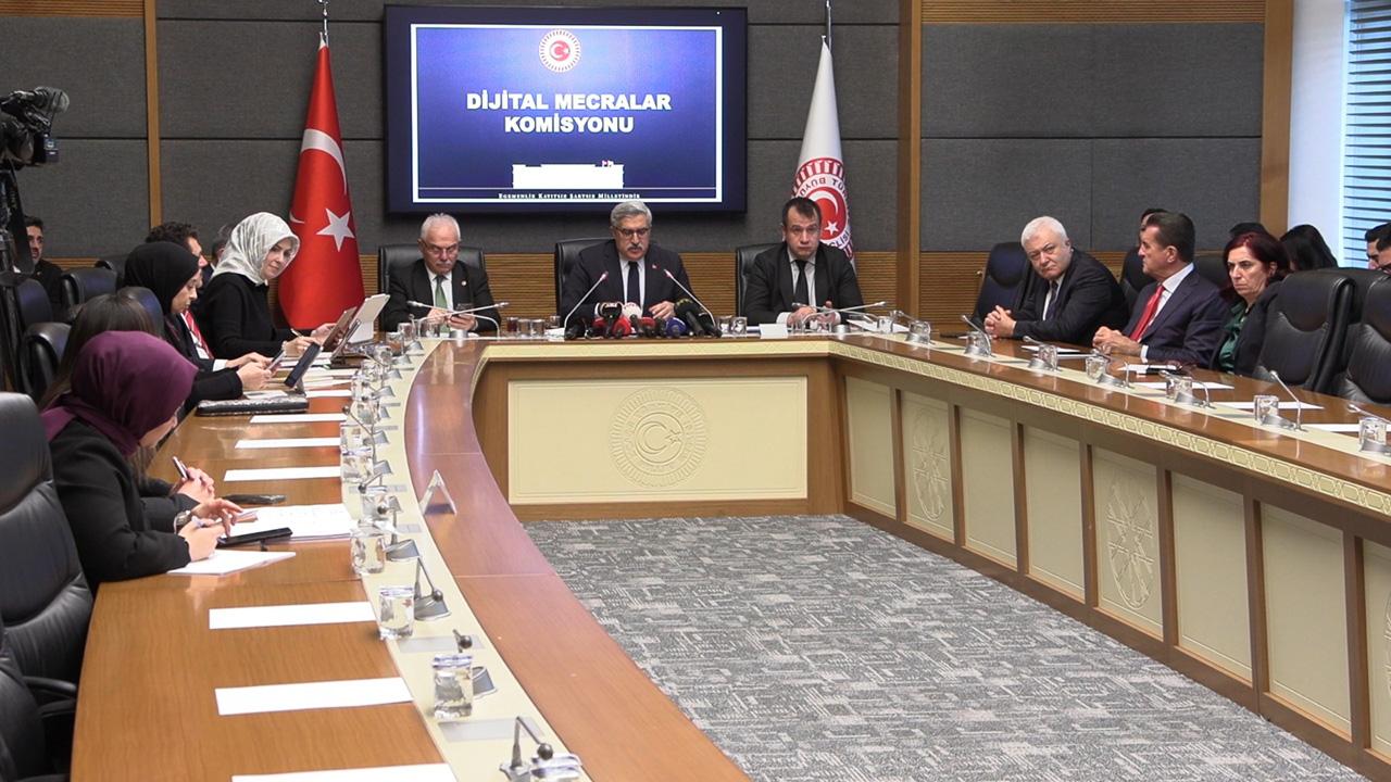 AKP, Fon Vurgunu İddiaları İçin Meclis Araştırması Komisyonu Kurmaktan Vazgeçti