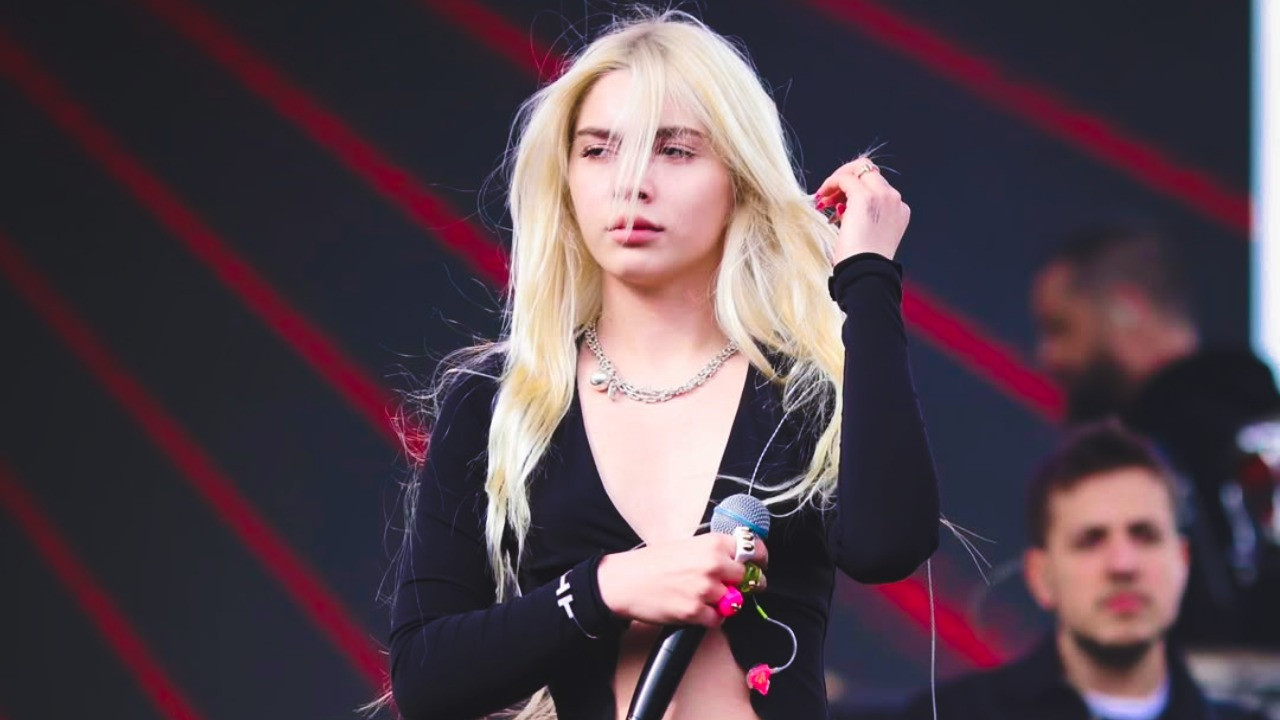 Aleyna Tilki'nin Paris Performansı Gündem Oldu: Eleştirilere Yanıt Verdi