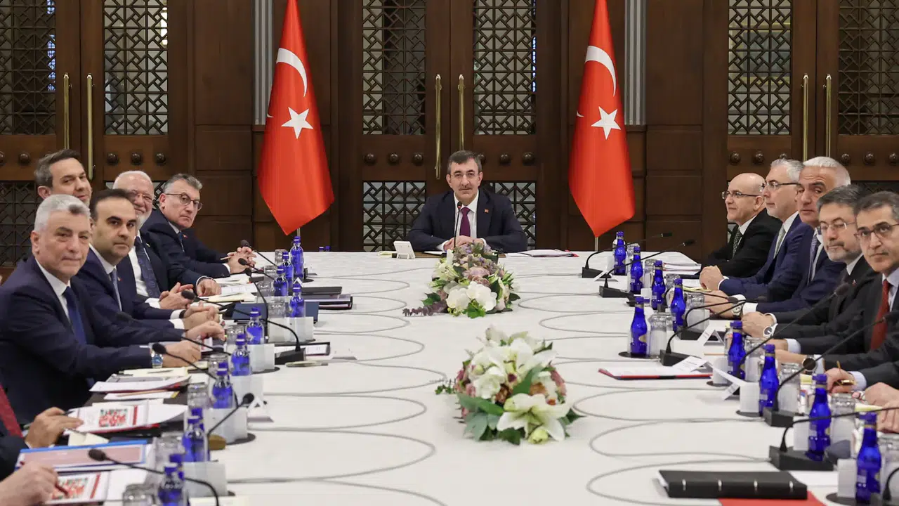 Analistlerden Uluslararası Piyasalara Kritik Motorin Krizi Uyarısı