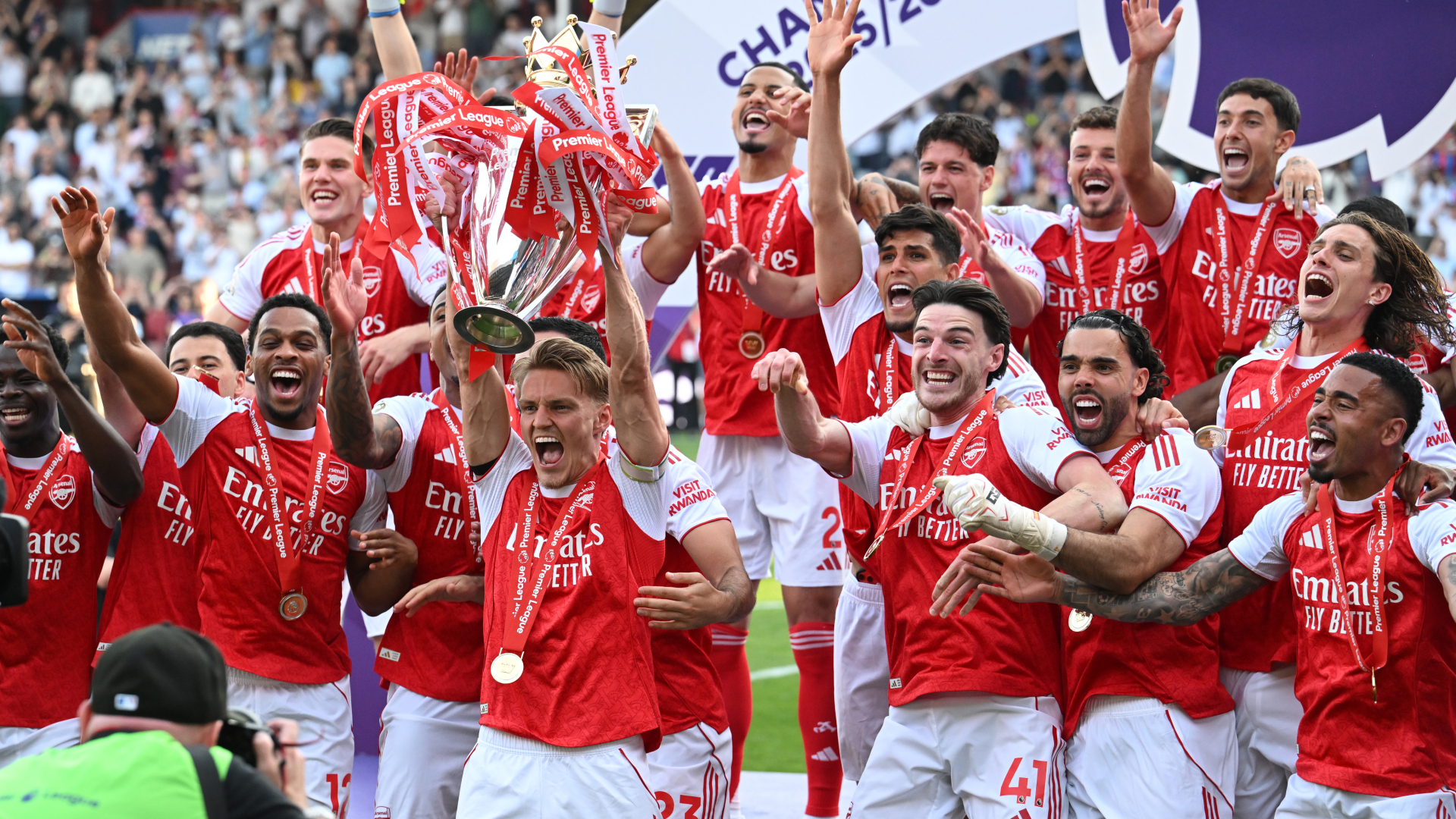 Arsenal, Premier Lig'e Coventry Karşısında 3-0'lık Zaferle Başladı