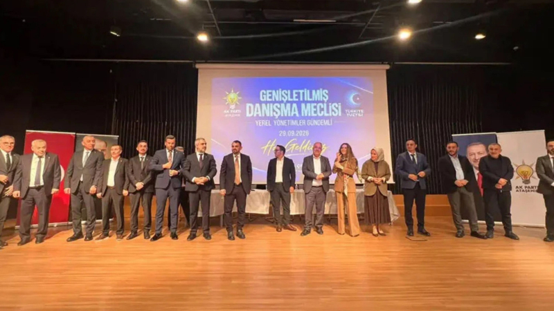 Ataşehir'de 6 CHP'li Meclis Üyesi AKP'ye Katıldı: Biri İBB Meclisi'nde