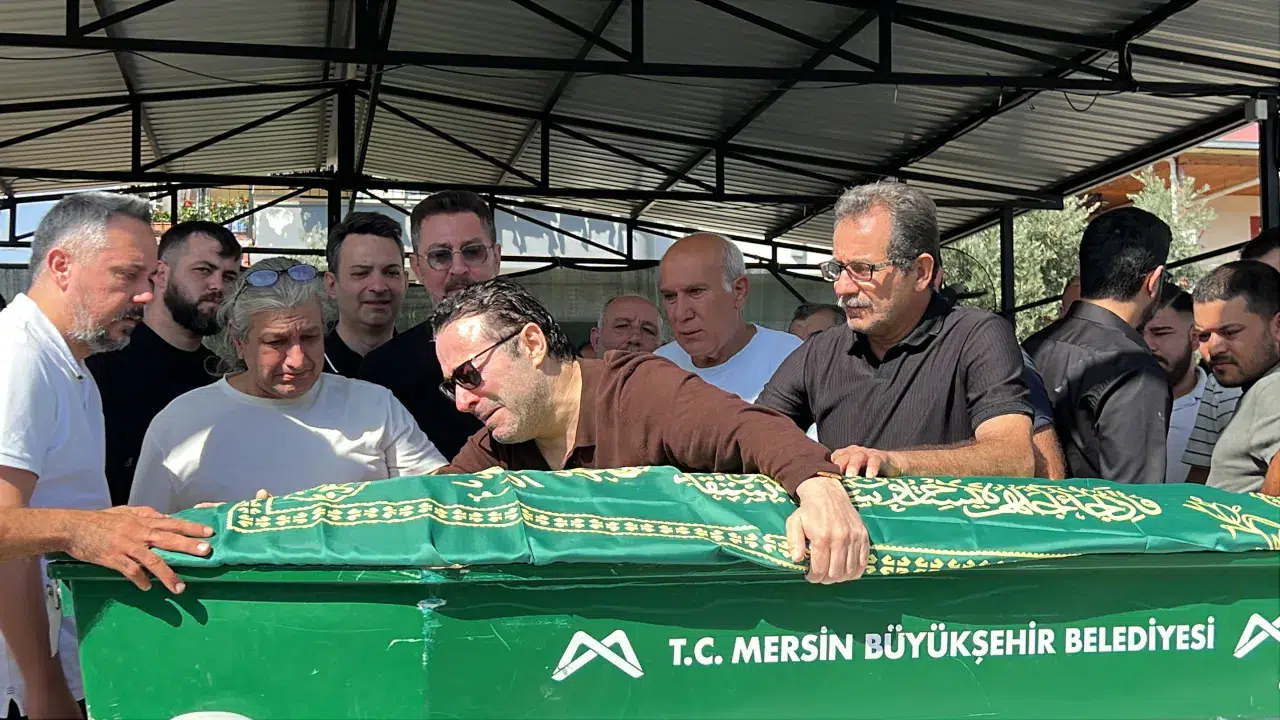 Atilla Taş'ın kızı Sezen Taş Mersin'de son yolculuğuna uğurlandı