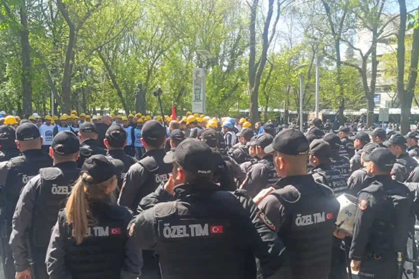 Bakanlık Önünde Direnen Madencilere Polis Müdahalesi: 100 Gözaltı
