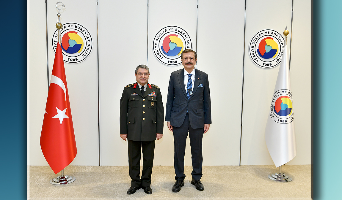 Bayraktaroğlu, Pakistanlı Komutan Munir ile Bölgesel Güvenliği Ele Aldı