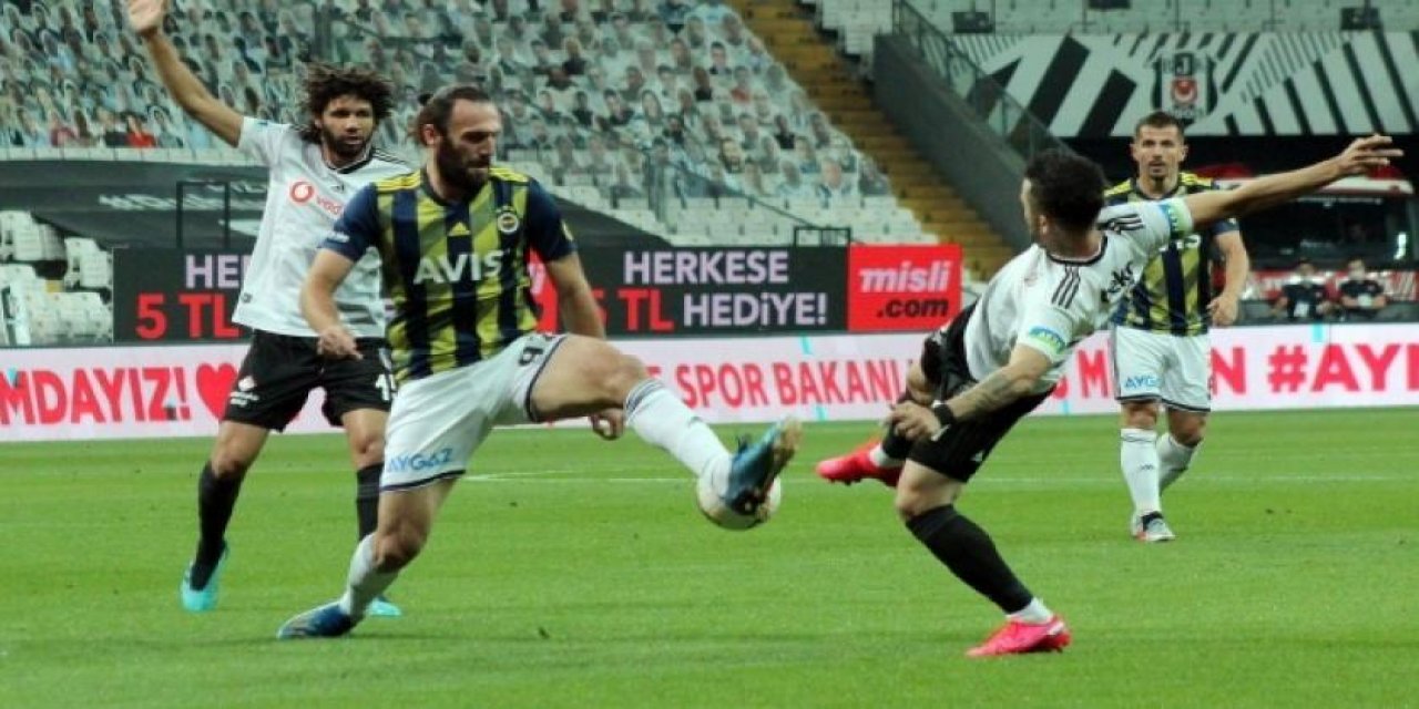 Beşiktaş Evinde Kraliyetini Sürdürdü: Fenerbahçe'yi 2-1 Mağlup Etti