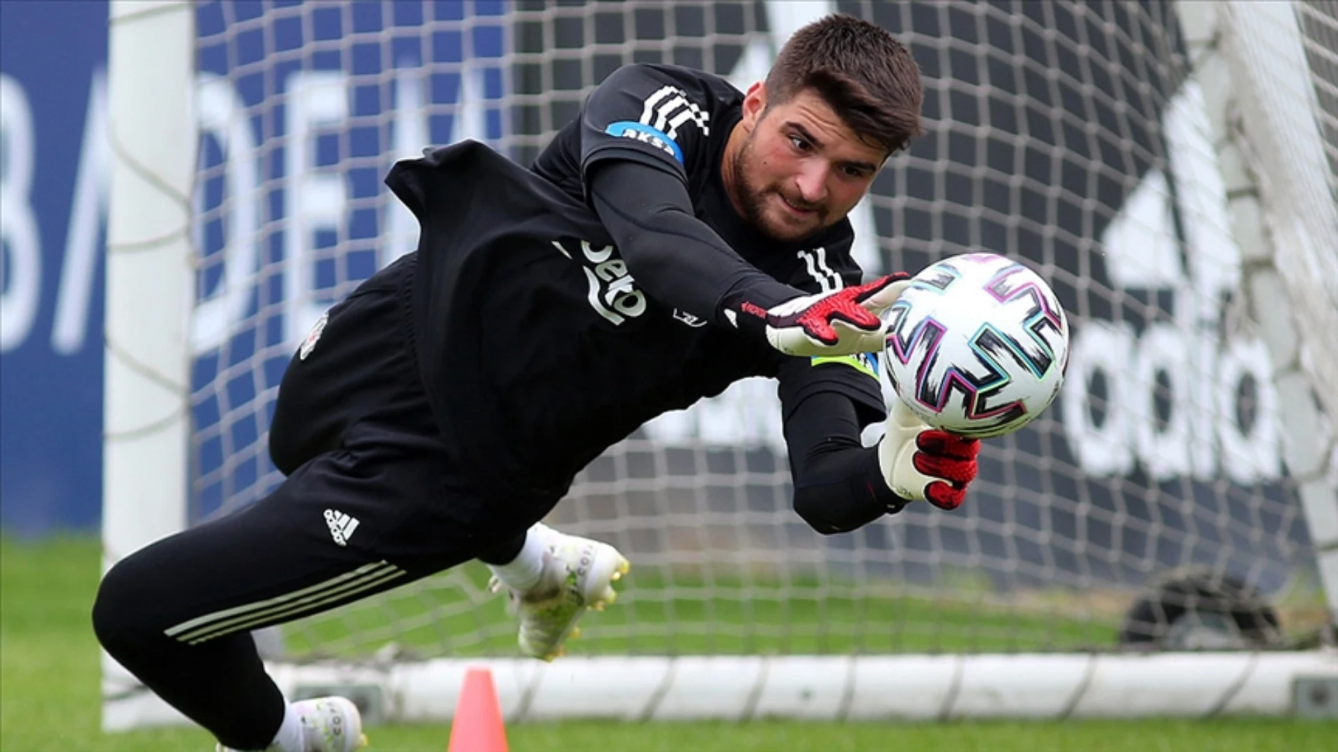 Beşiktaş'ta Transferde Hareketli Saatler: Vlahovic ve Balde Gündemde