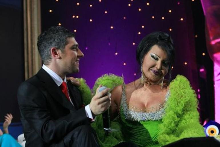 Bülent Ersoy Estetik Ameliyat Sonrası İlk Kez Sahnede: Hayranlarından Tam Not Aldı
