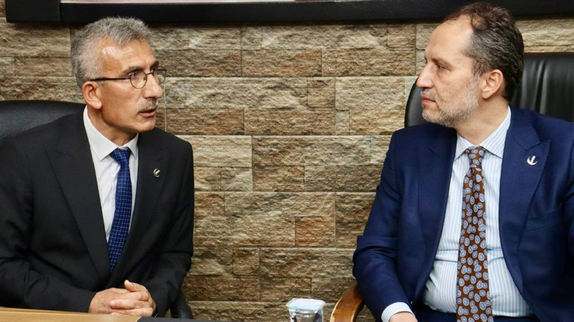 Burhaniye'de Şok İstifa: CHP'den Ayrılan Başkan ve 15 Meclis Üyesi