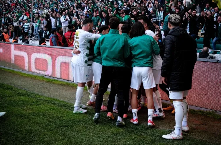 Bursaspor Evinde Gol Yağdırdı: İstanbulspor'u 4-0 Mağlup Etti