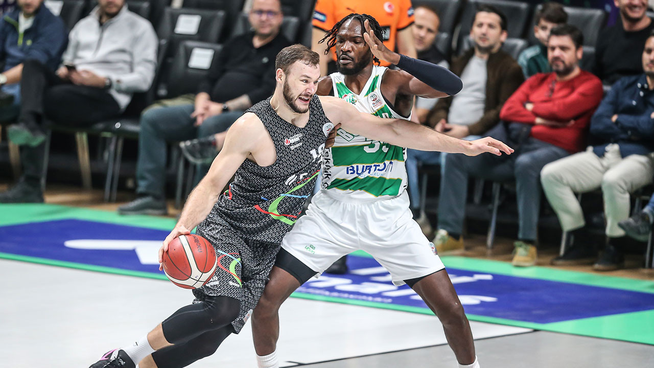 Bursaspor Sezona Galibiyetle Başladı: Yeni Transferler Sahne Aldı!