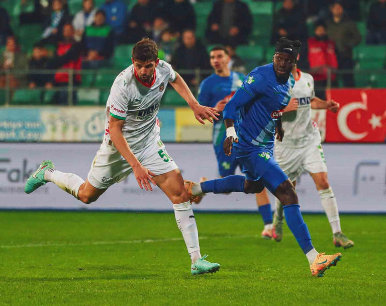 Çaykur Rizespor 0-1 Corendon Alanyaspor: Süper Lig'de Deplasman Galibiyeti