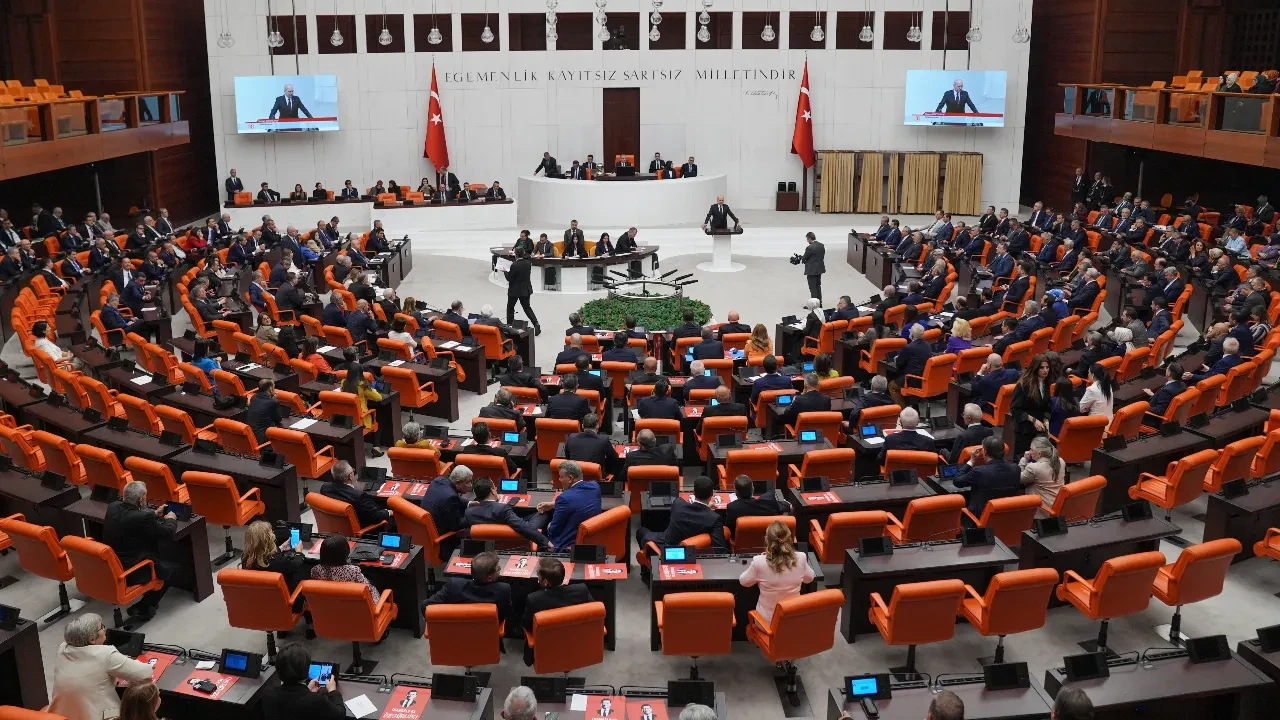 Çerçeve Yasa Meclis'ten Rekor Oyla Geçti: Parti Parti Oy Dağılımı
