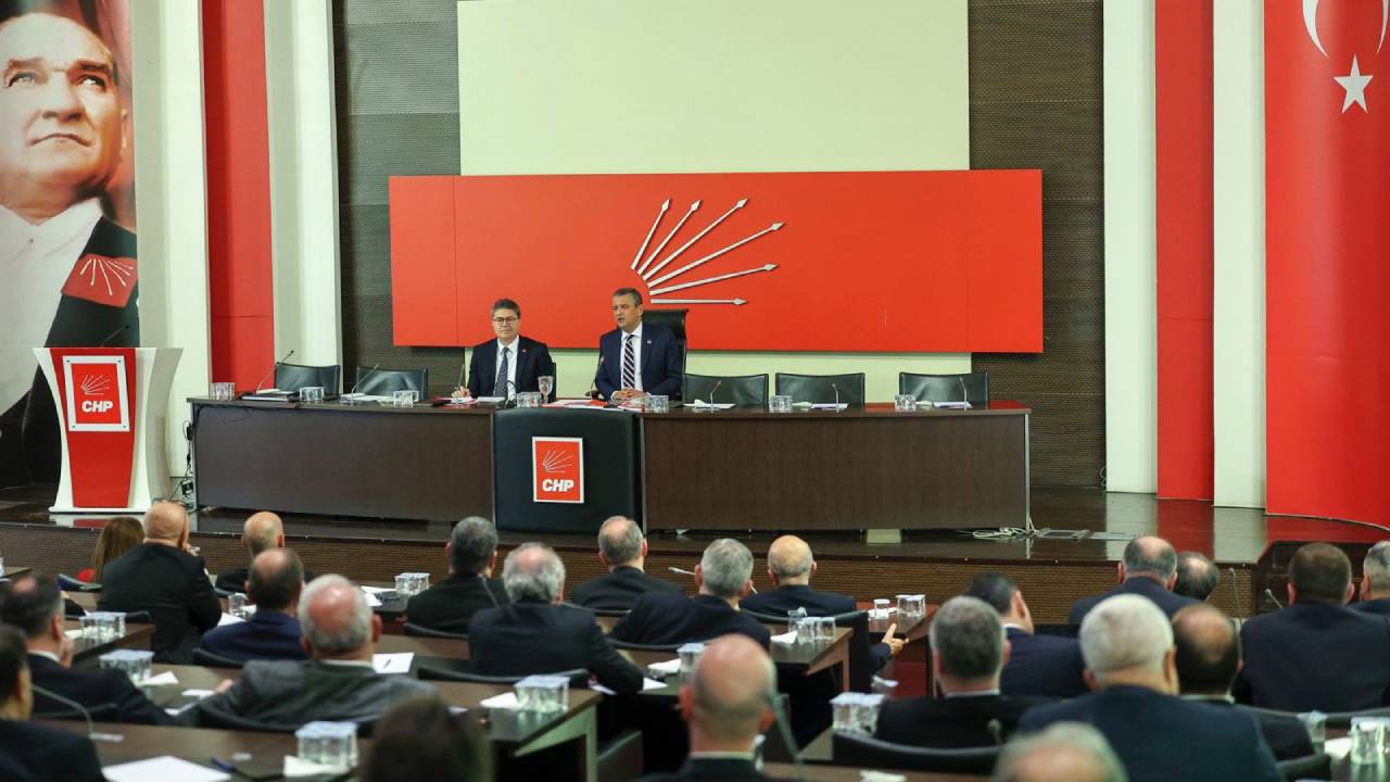 CHP'de Butlan Krizi Derinleşiyor: İl Başkanları Özel'le Buluşuyor