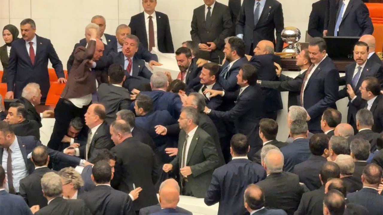 CHP'de Vekil Bölünmesi Derinleşiyor: İki Kanat Vekil Avında