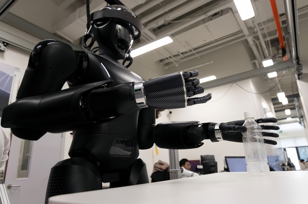 Çin, İnsansı Robot Yarışında Hız Kesmiyor: İnsan Rekorları Geride Kaldı