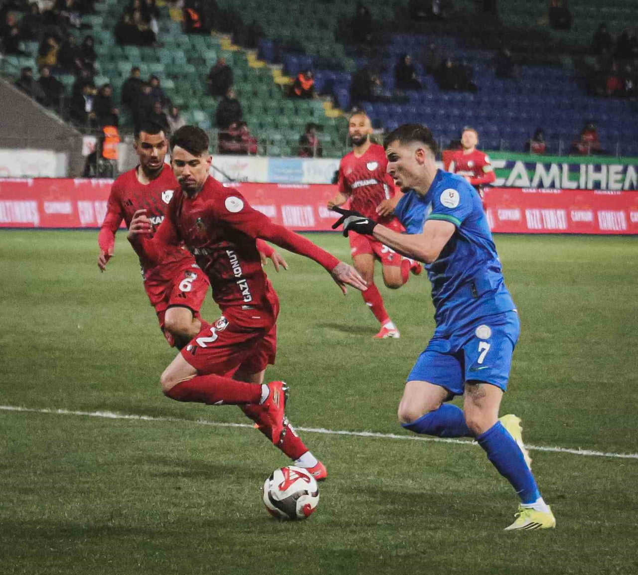 Çorum FK, Çaykur Rizespor'u 2-1 Mağlup Etti: Ünder ve Moukoko Sahne Aldı