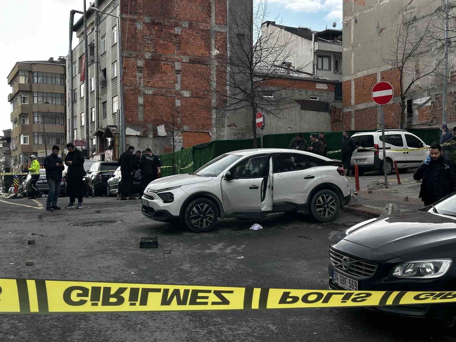 Diyarbakır'da SUV Araca Silahlı Saldırı: 1'i Ağır 2 Yaralı