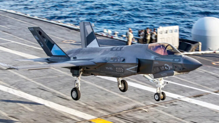 F-35C Savaş Uçağı, Ford Sınıfı Uçak Gemisine İlk Kez İndi