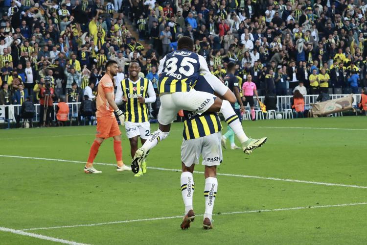 Fenerbahçe'de İsmail Kartal'dan Roma Maçı Öncesi Asensio Yanıtı