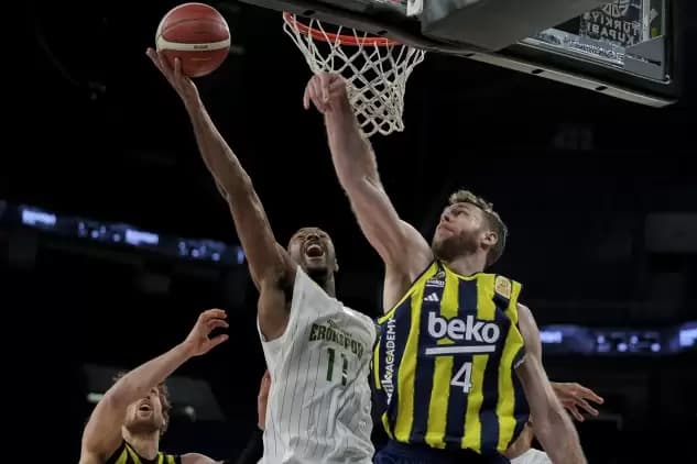 Fenerbahçe'de Jayden Oosterwolde Şoku: 6-8 Hafta Sahalardan Uzak Kalacak