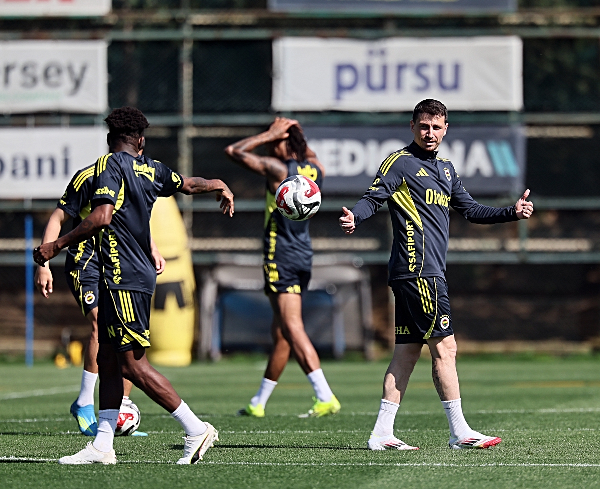 Fenerbahçe, Eyüpspor Maçı Hazırlıklarını Sürdürüyor: Mert Müldür'den Kötü Haber!