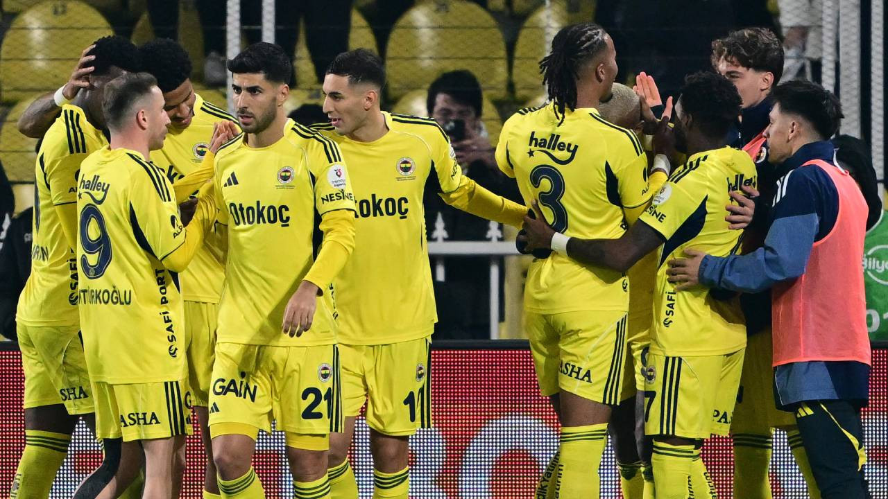 Fenerbahçe Konyaspor'u 4-2 Mağlup Etti: Greenwood Şov Yaptı!