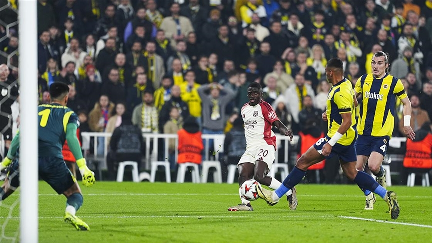 Fenerbahçe Lyon Maçında Berabere: Şampiyonlar Ligi Umudu Rövanşta