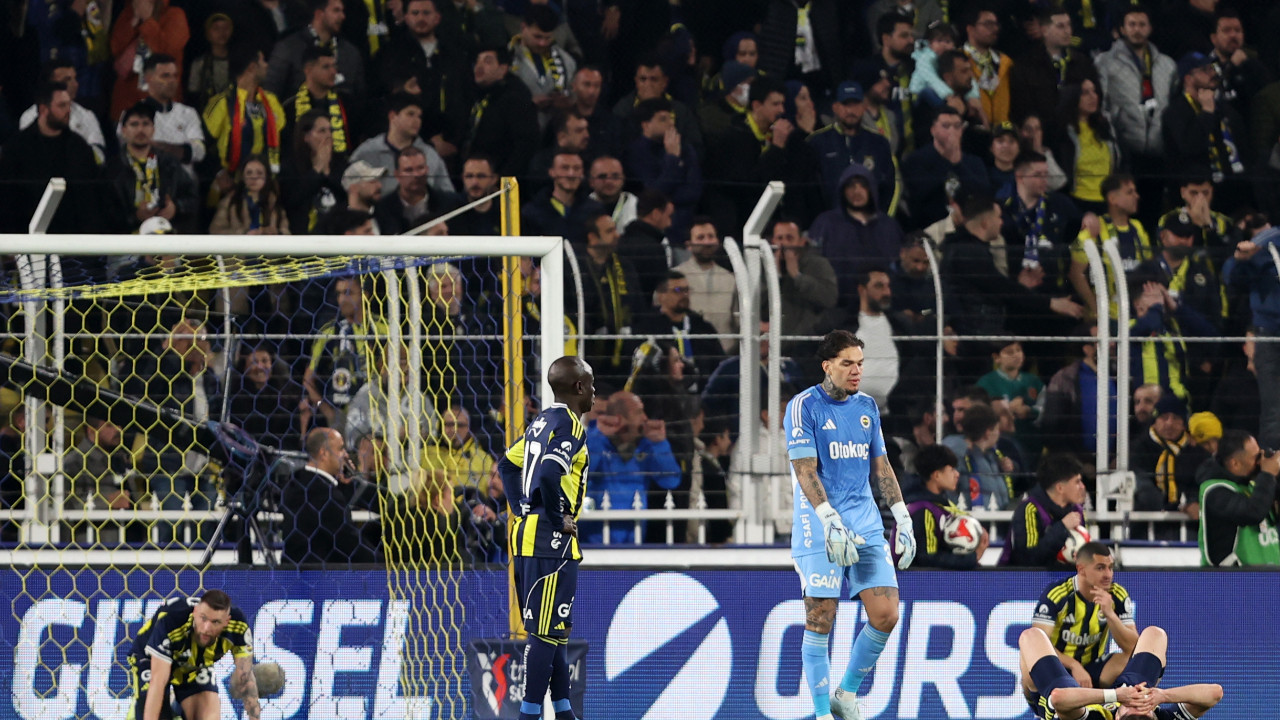 Fenerbahçe'ye Sturm Graz Deplasmanı Öncesi Çifte Şok: Musaba ve Ederson Yok!