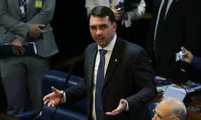 Flávio Bolsonaro, İlk Turda Lula'yı Geride Bırakarak Anketleri Yanılttı