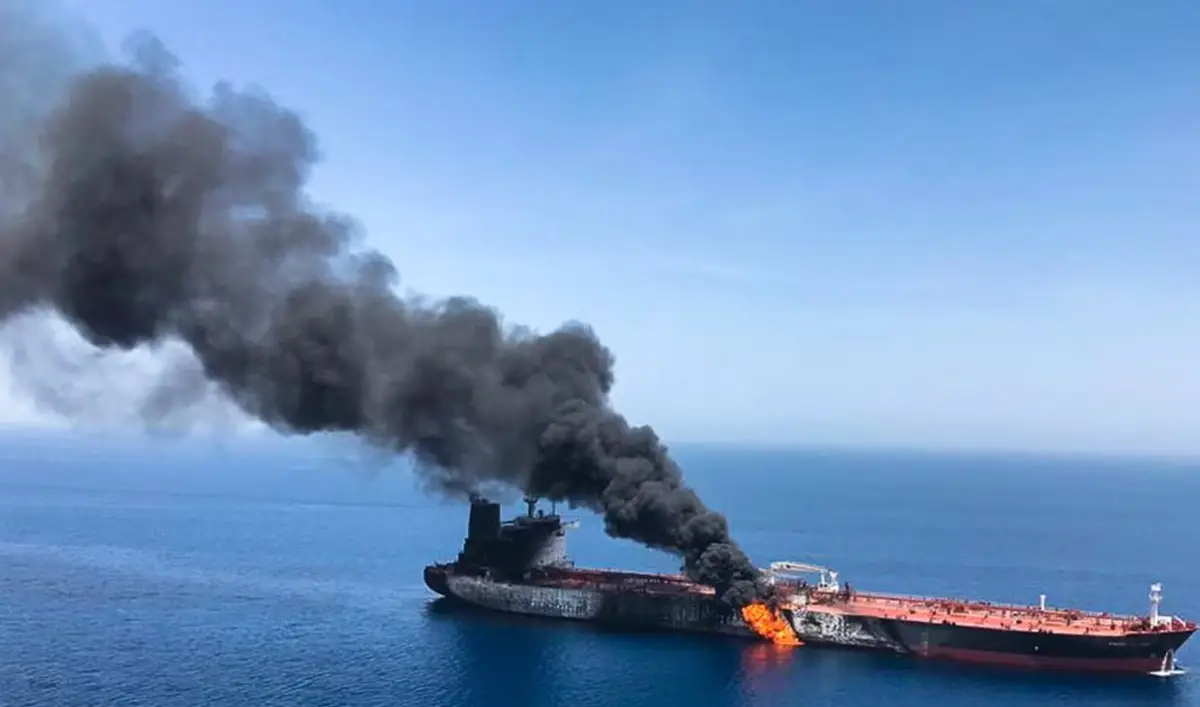 Hürmüz Boğazı'nda Patlayan Tankerler: ABD ve İran Arasında Gerilim Tırmanıyor