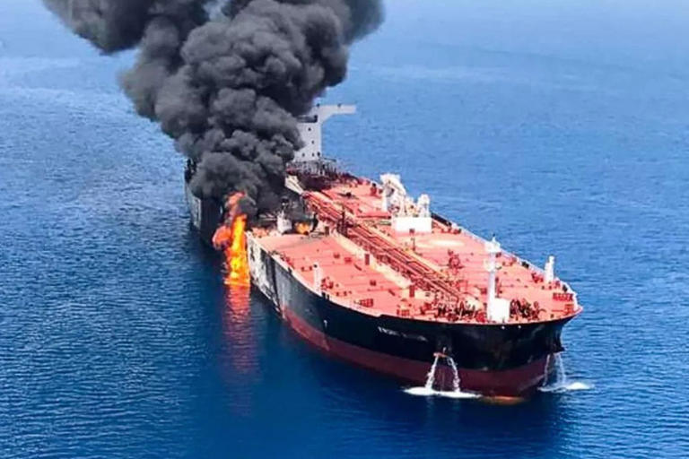 Hürmüz Boğazı Yakınlarında Petrol Tankerlerine Saldırı Gerilimi Artırdı