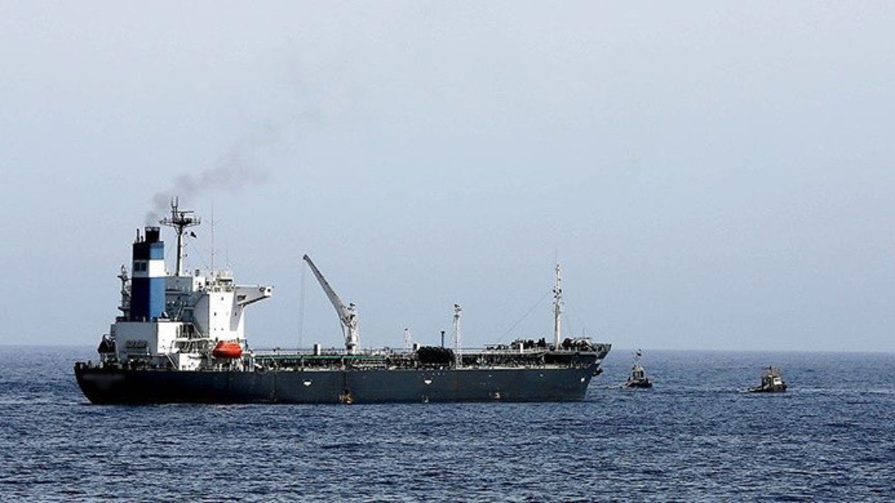 Husiler Kızıldeniz'de Suudi Tankerini Vurdu: Petrol Fiyatları Yükseldi