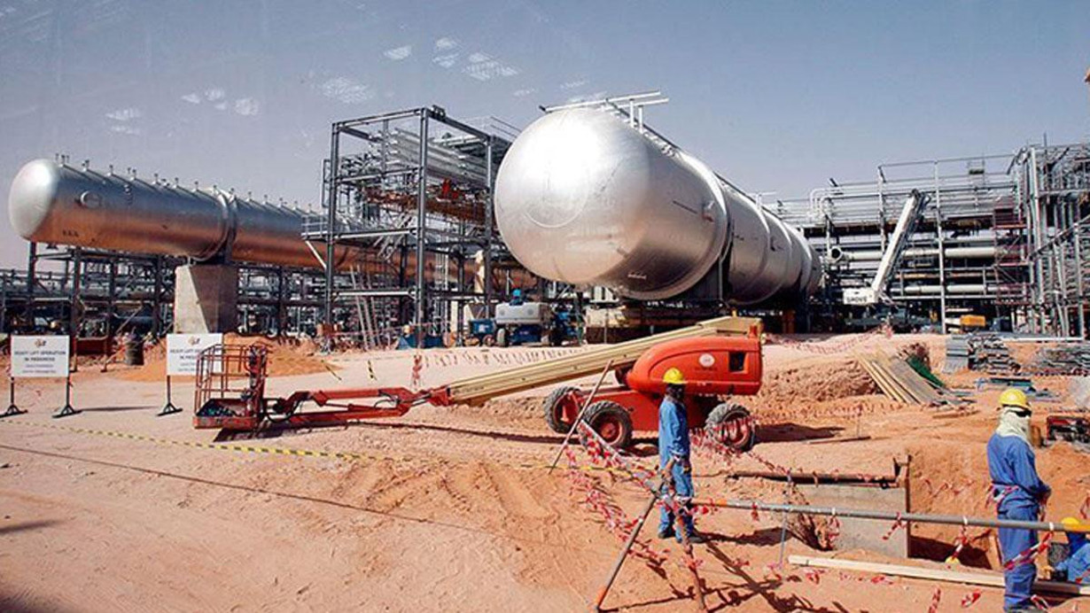 Husiler, Suudi Arabistan'da Necran ve Aramco Tesislerini Hedef Aldı