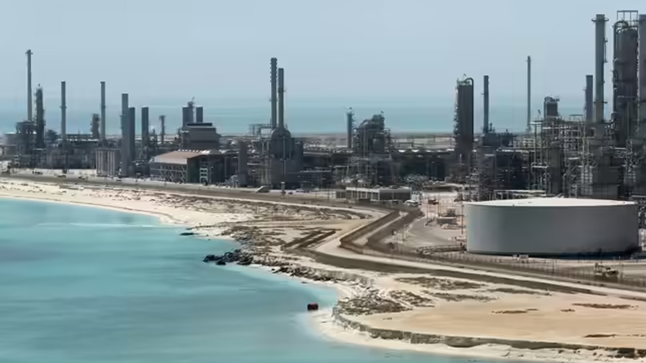 Husilerden Suudi Arabistan'a Ağır Tehdit: Petrol Tesisleri Hedefte
