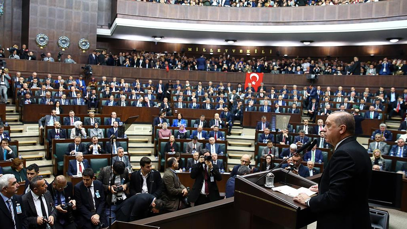 İki Belediye Başkanı Daha AK Parti'ye Geçiyor: Erdoğan Rozet Takacak