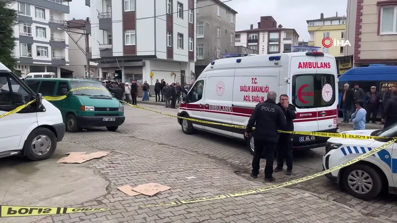 İnegöl'de Sokak Ortasında Tüfekli Saldırı: Husumetlisini Vurarak Kaçtı