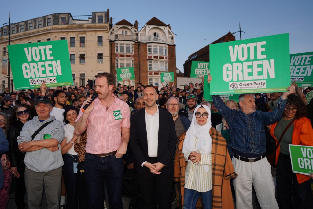 İngiltere Ara Seçiminde Sürpriz: Farage Kazandı, 'Çöp Kutusu Kontu' %26.7 Oy Aldı