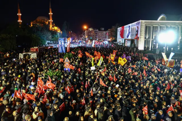 İspanya'da Göçmen Krizi Protestoları Büyüyor: Binlerce Kişi Sokaklarda