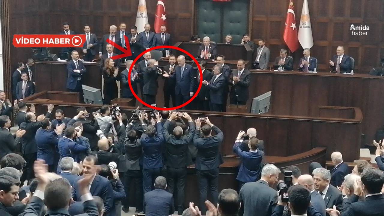 İstanbul'da 3 İlçe Belediyesi AK Parti'ye Katıldı: Erdoğan Rozet Taktı