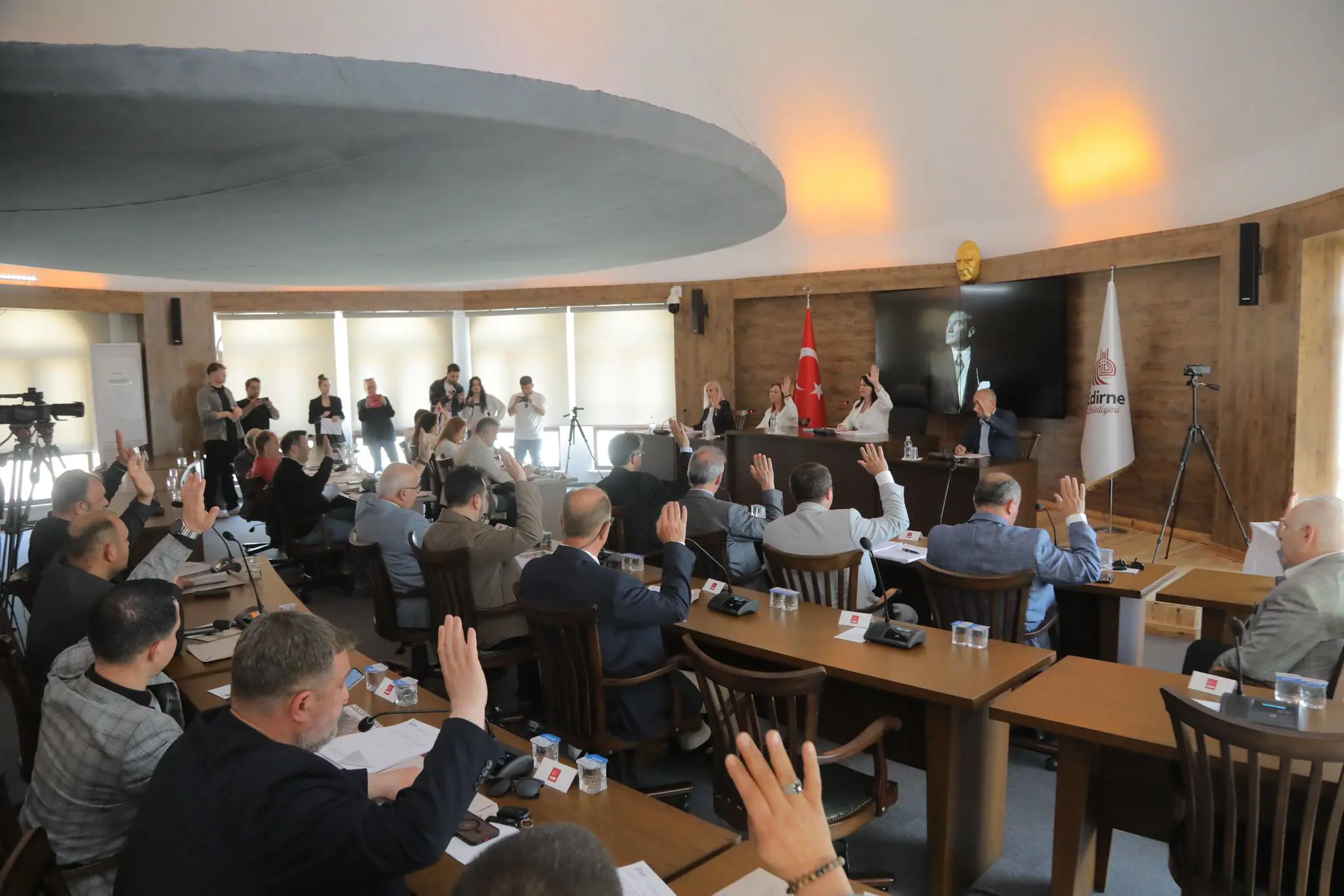 İYİ Parti'den Edirne Belediye Meclisi Şiddetine Sert Tepki