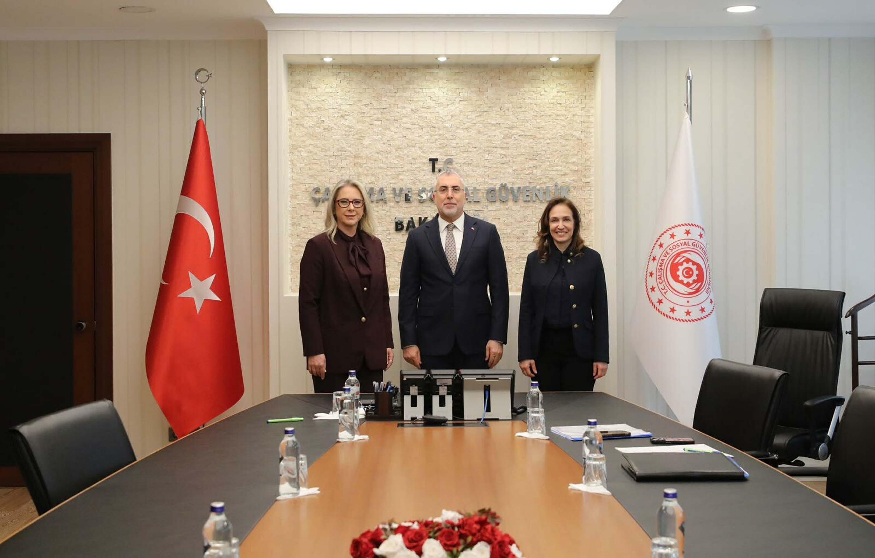 İzmir Siyasetinde Şok Gelişme: Cemil Tugay Gruptan Ayrıldı, AK Parti İddiası!
