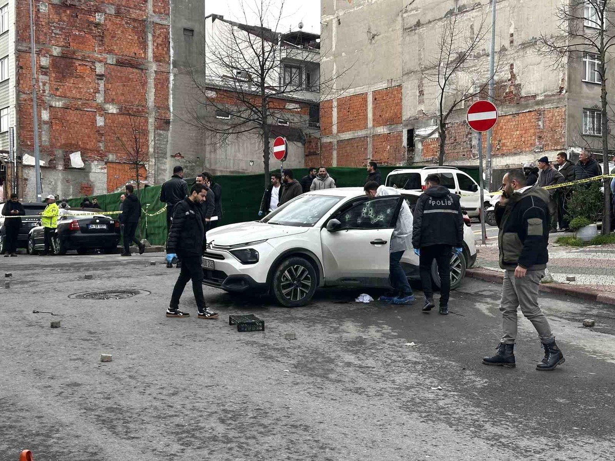 Kağıthane'de Park Halindeki Cipe Silahlı Saldırı: 1 Ölü