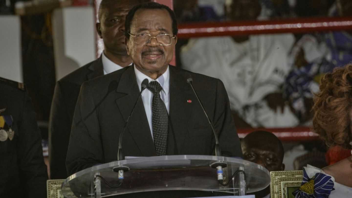 Kamerun Cumhurbaşkanı Biya Sır Perdesini Araladı: 74 Gün Sonra Ülkesine Döndü