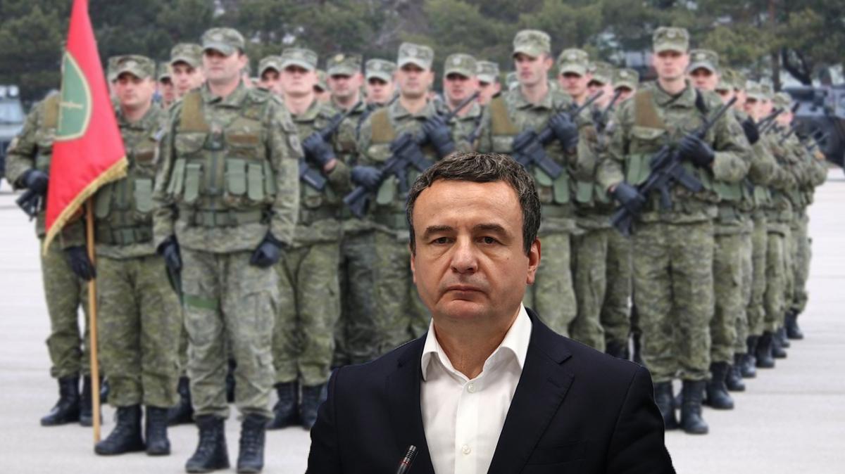 Kosova Meclisi'nde Başbakan Kurti'ye Yumurtalı Protesto Şoku