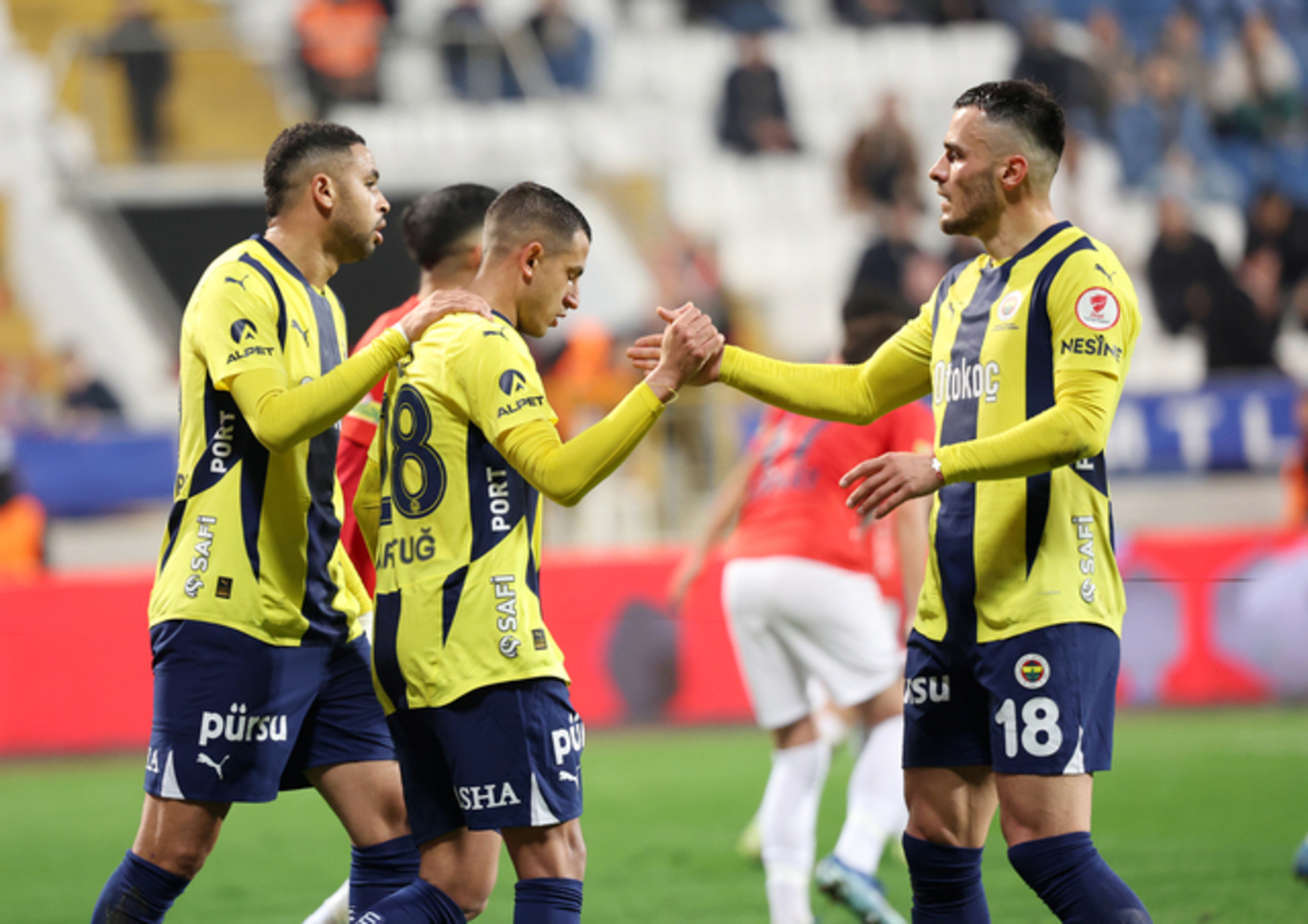 Lyon - Fenerbahçe Maçı TRT 1 Canlı Şifresiz İzle: Devler Ligi İçin Kritik Randevu