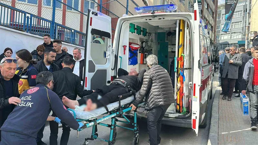 Manisa'da Okul Önünde Silahlı Saldırı: 11 Öğrenci Yaralandı, 3'ü Yoğun Bakımda